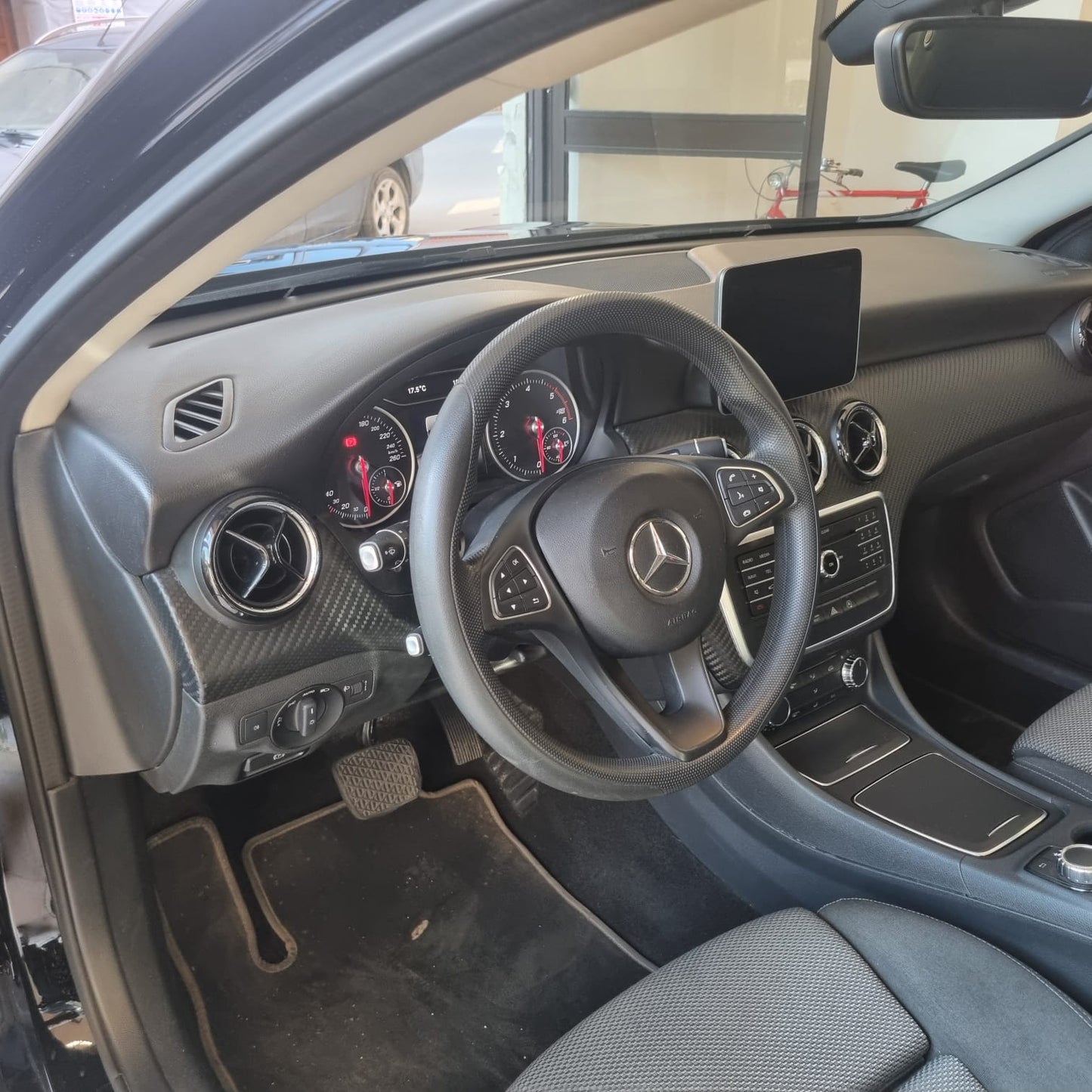 MERCEDES GLA 180d Business automatico 7G TETTO PANORAMICO
