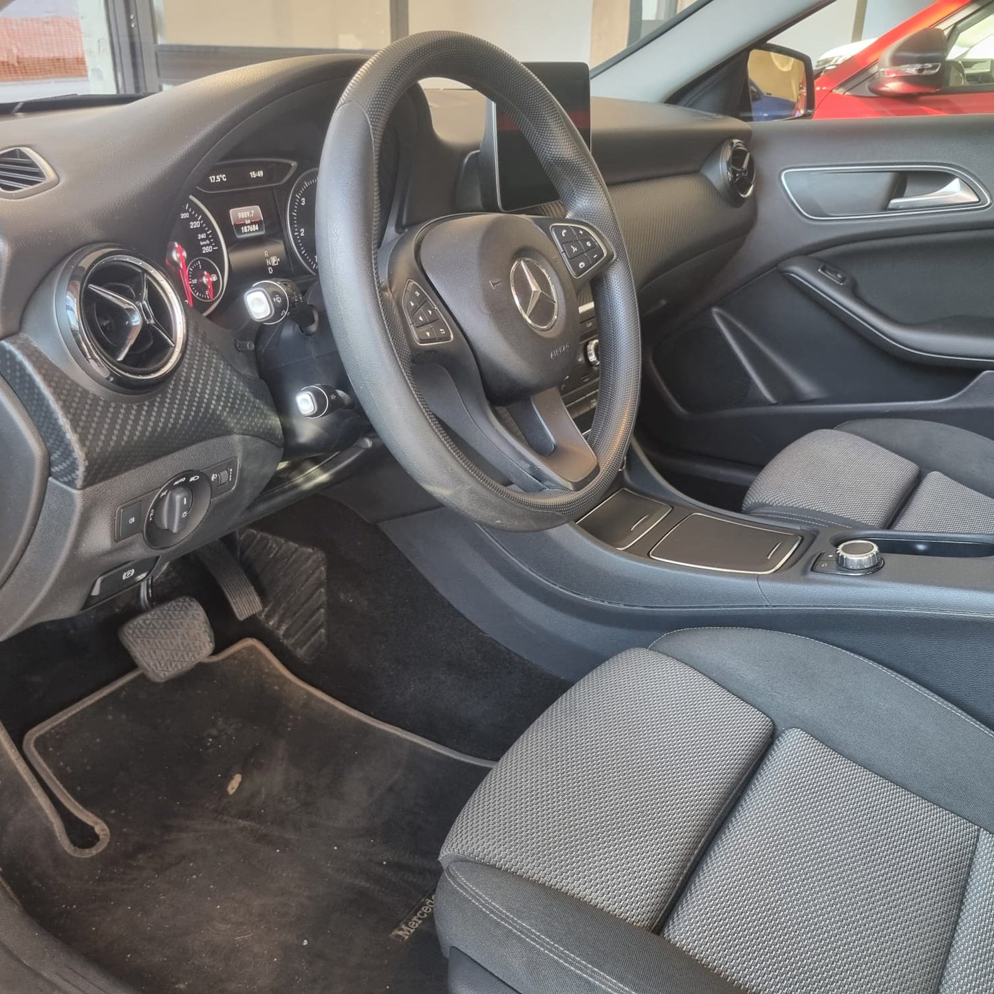 MERCEDES GLA 180d Business automatico 7G TETTO PANORAMICO