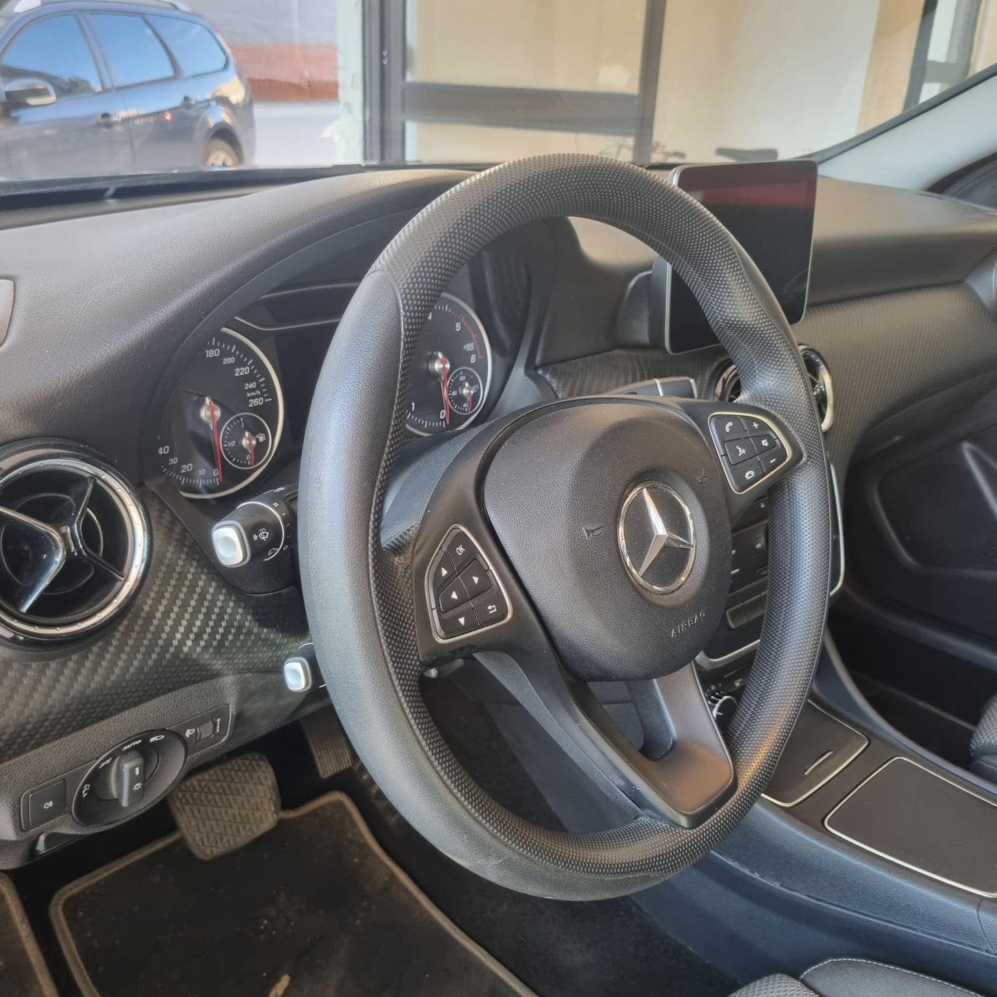 MERCEDES GLA 180d Business automatico 7G TETTO PANORAMICO