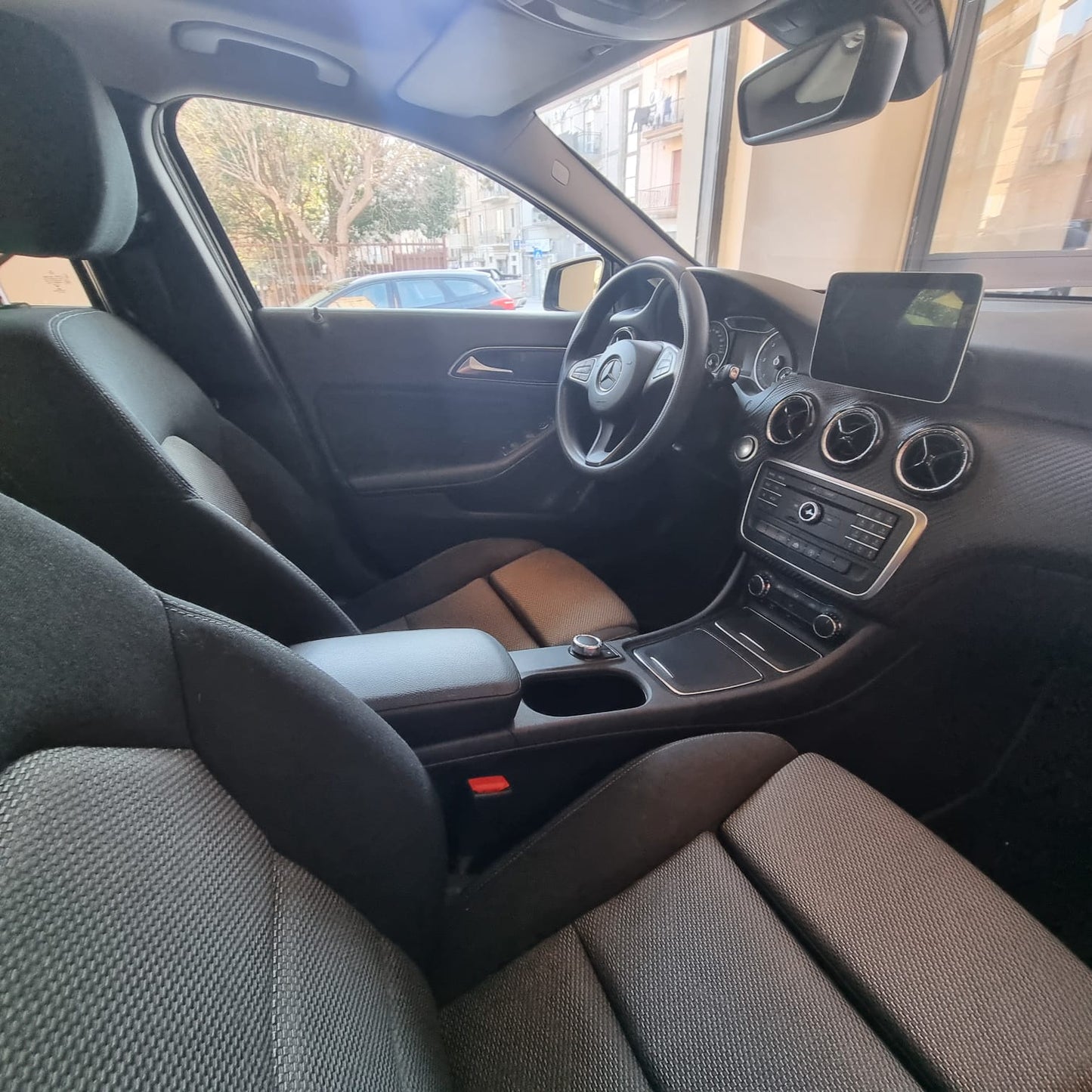 MERCEDES GLA 180d Business automatico 7G TETTO PANORAMICO