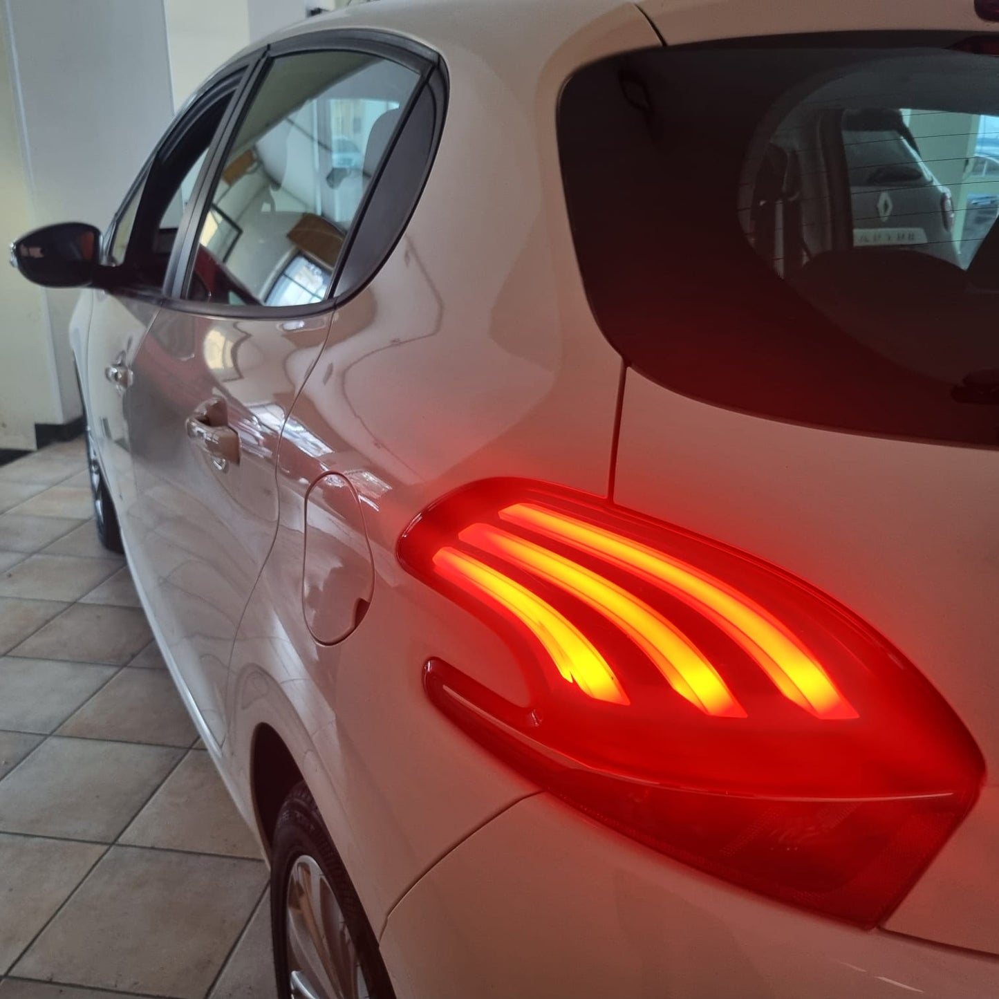 PEUGEOT 208 1.6 HDI 75CV ACTIVE – MY2017