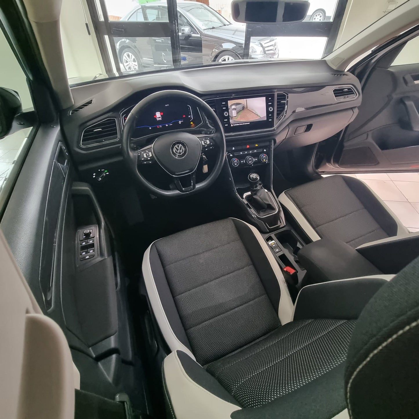 VOLKSWAGEN T-ROC 1.6 TDI SCR ADVANCED BLUEMOTION TECHNOLOGY