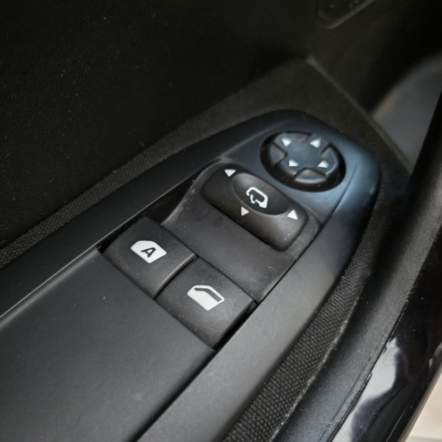 PEUGEOT 208 SIGNATURE 1.5 BlueHDi 100CV – MY2020
