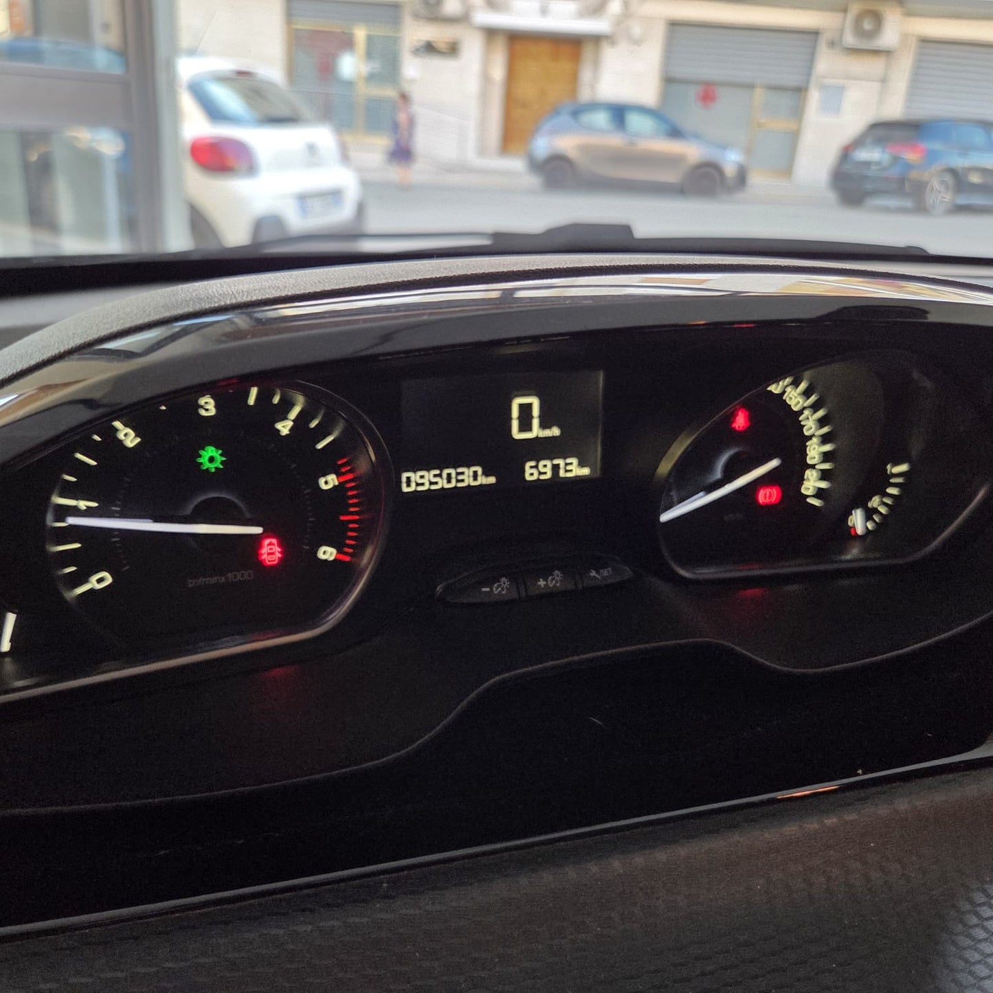 PEUGEOT 208 SIGNATURE 1.5 BlueHDi 100CV – MY2020
