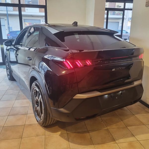 PEUGEOT E-3008 ALLURE  FULL LETTRIC NUOVA DA IMMATRICOLARE