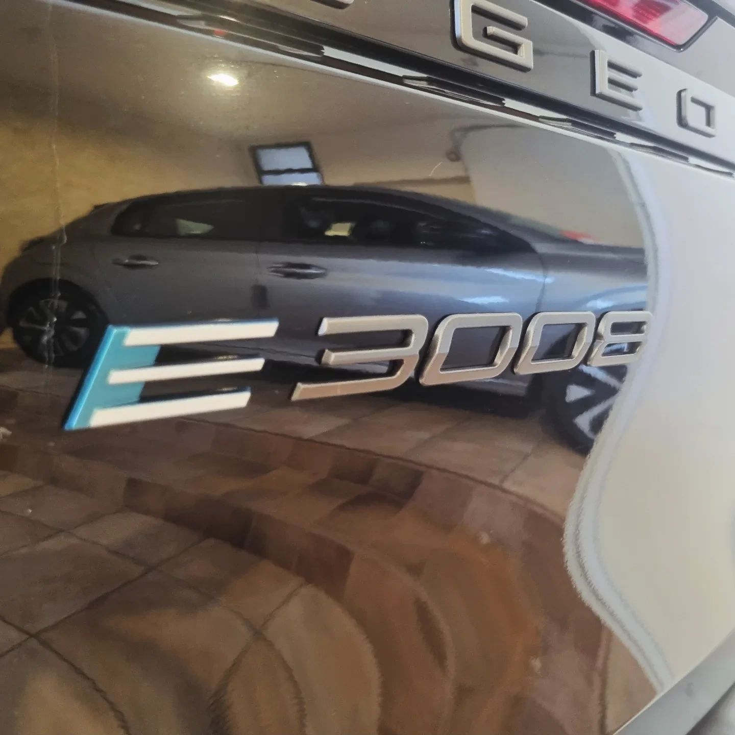PEUGEOT E-3008 ALLURE  FULL LETTRIC NUOVA DA IMMATRICOLARE