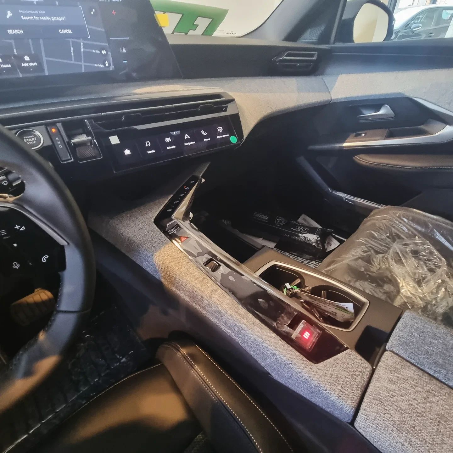 PEUGEOT E-3008 ALLURE  FULL LETTRIC NUOVA DA IMMATRICOLARE
