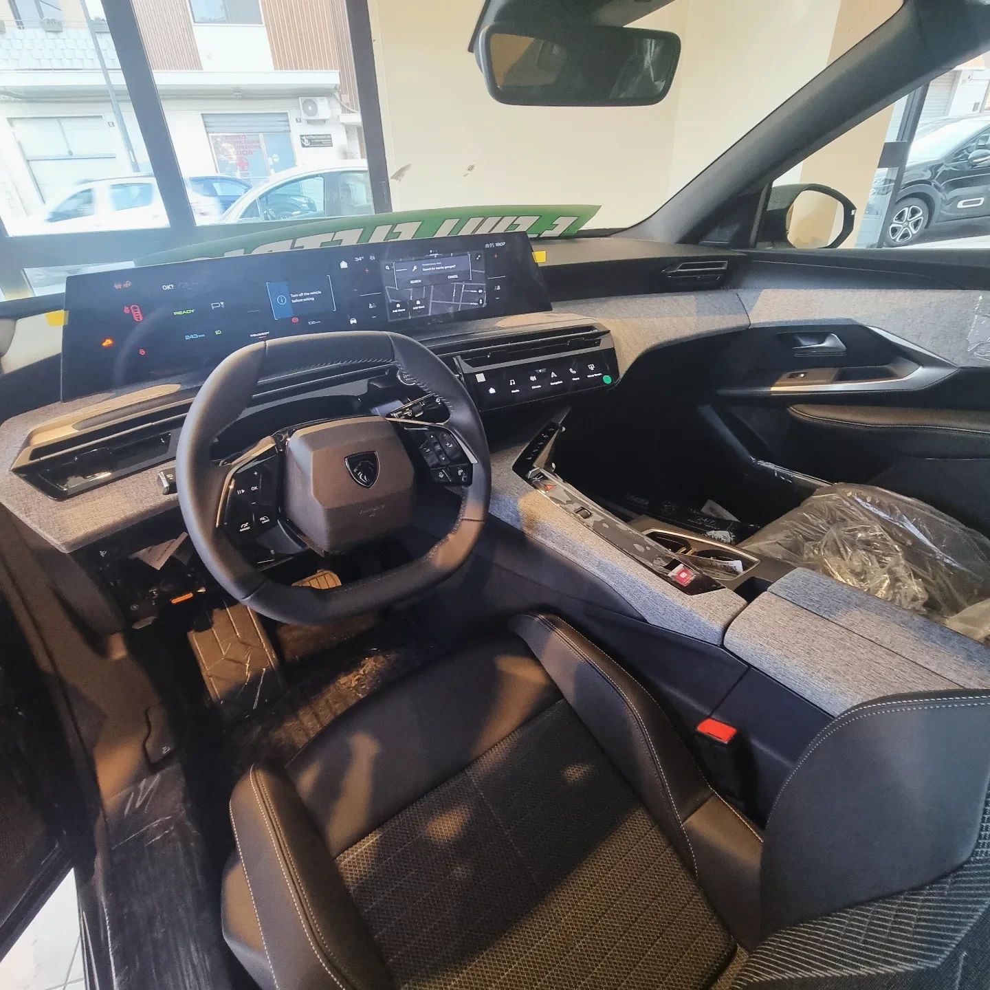PEUGEOT E-3008 ALLURE  FULL LETTRIC NUOVA DA IMMATRICOLARE