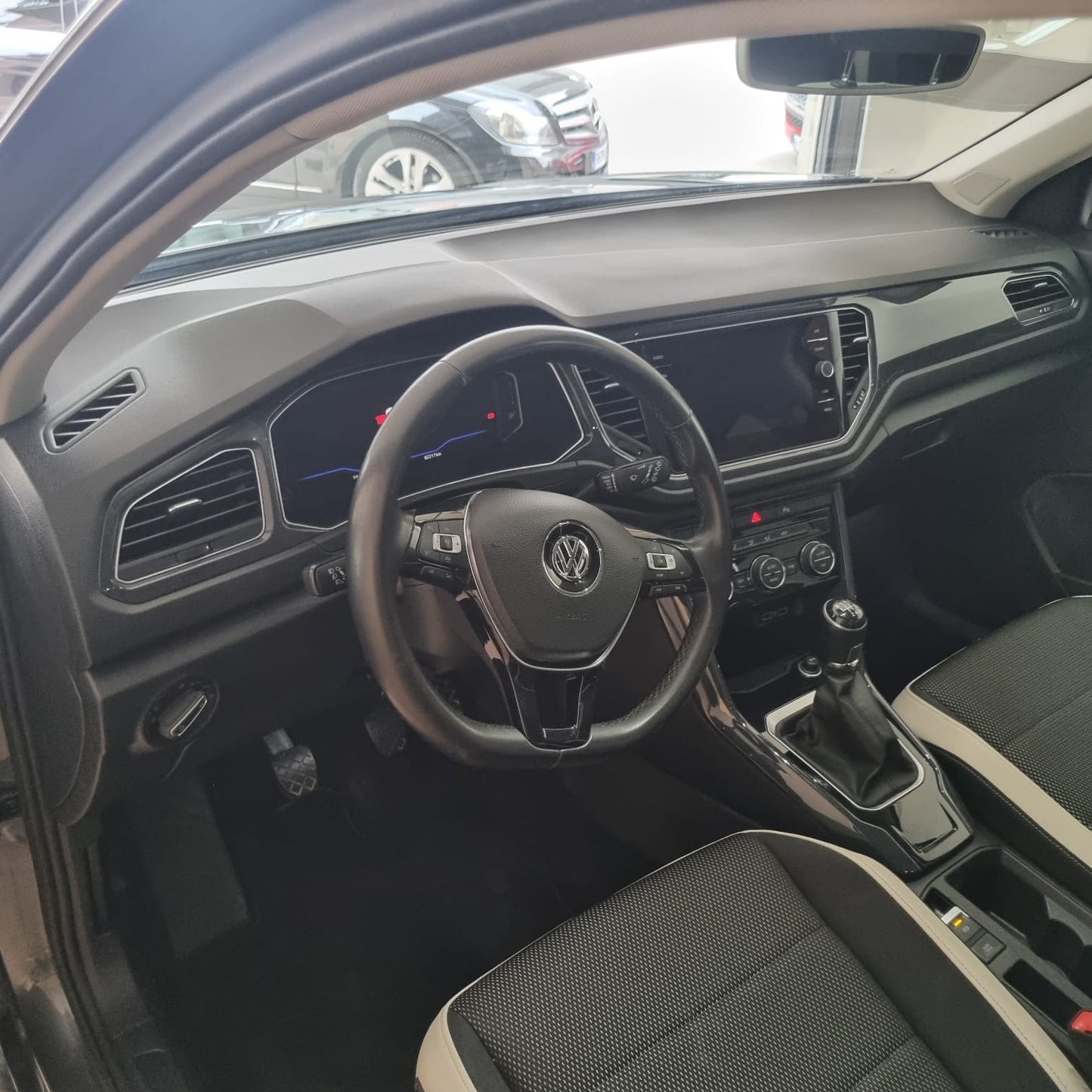 VOLKSWAGEN T-ROC 1.6 TDI SCR ADVANCED BLUEMOTION TECHNOLOGY