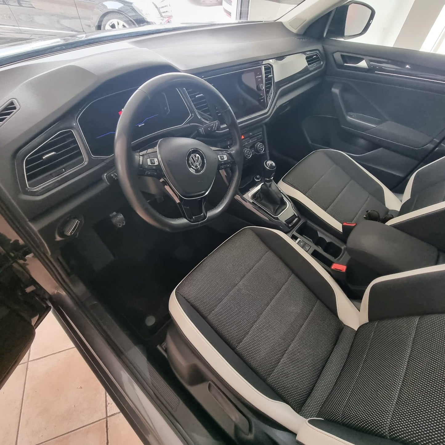 VOLKSWAGEN T-ROC 1.6 TDI SCR ADVANCED BLUEMOTION TECHNOLOGY