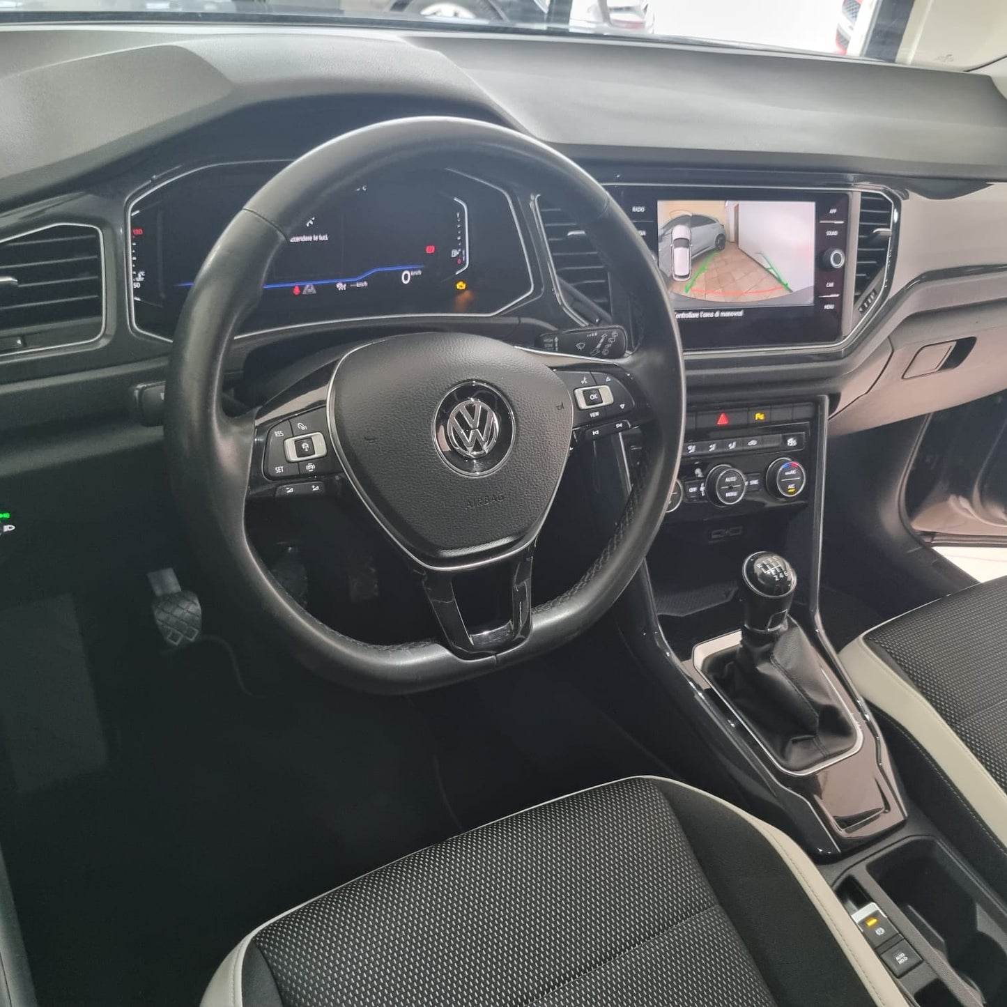 VOLKSWAGEN T-ROC 1.6 TDI SCR ADVANCED BLUEMOTION TECHNOLOGY