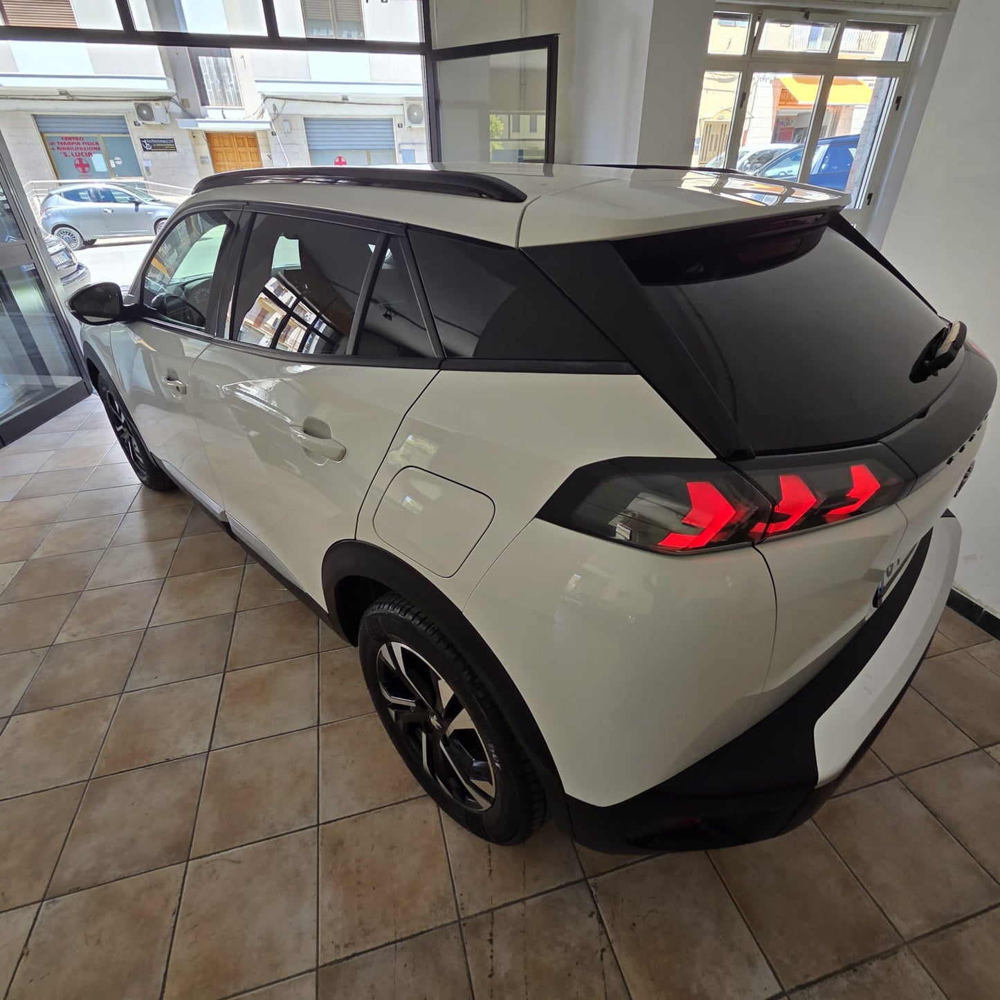 Peugeot 2008 Allure Pack 1.5 BlueHDi 130 CV EAT8